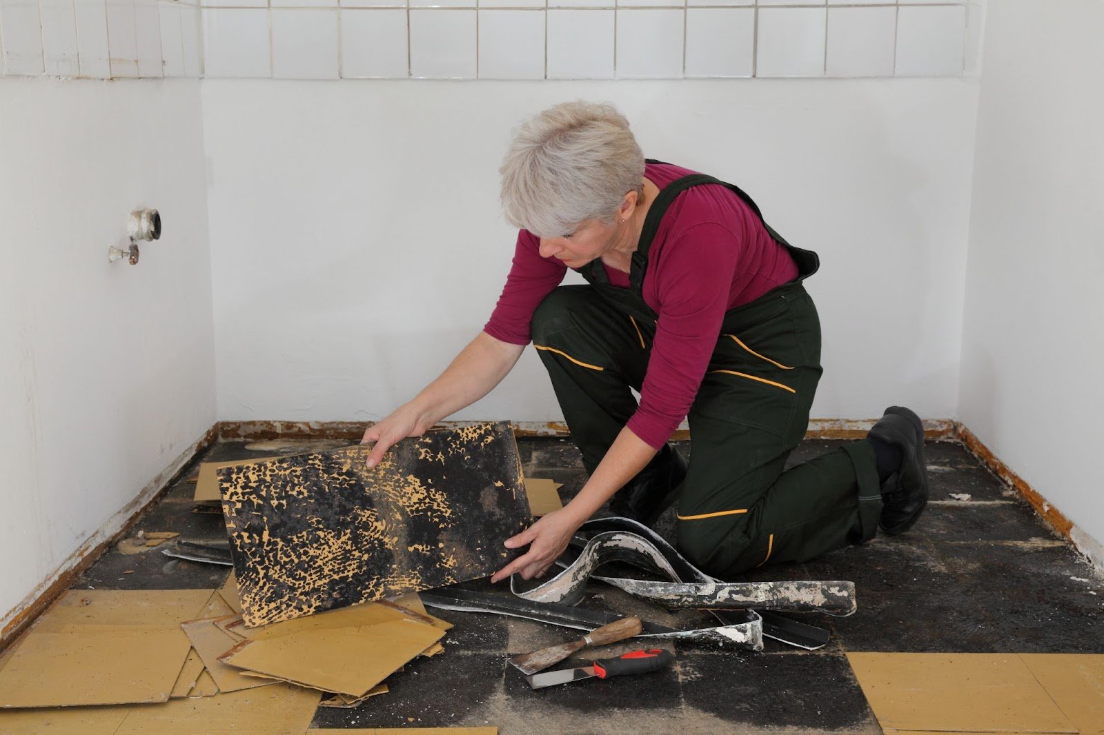 Vinyl Tiles Removal from Floor